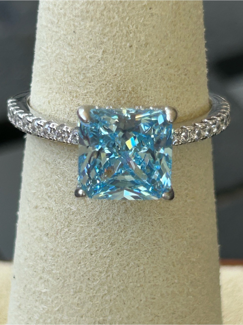 3 carrots, aquamarine, surrounded moissanite size 7S925